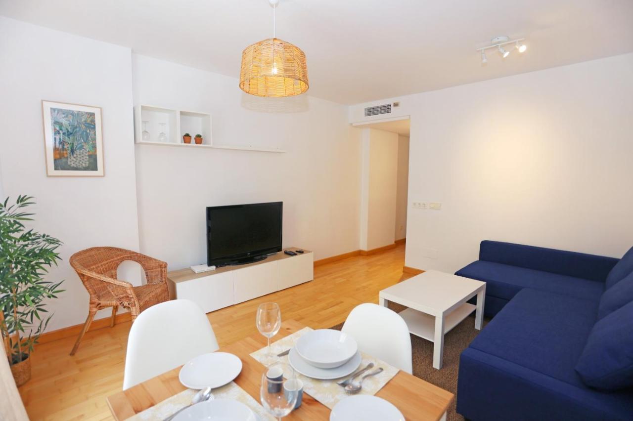 Casa Fenicia - Cosy Apartment With Free Private Parking Malaga Bagian luar foto