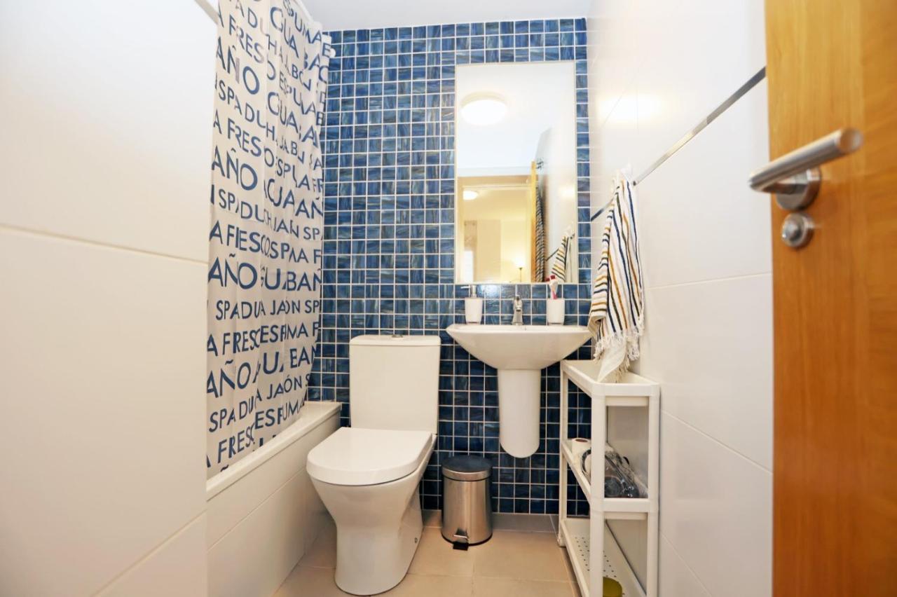 Casa Fenicia - Cosy Apartment With Free Private Parking Malaga Bagian luar foto