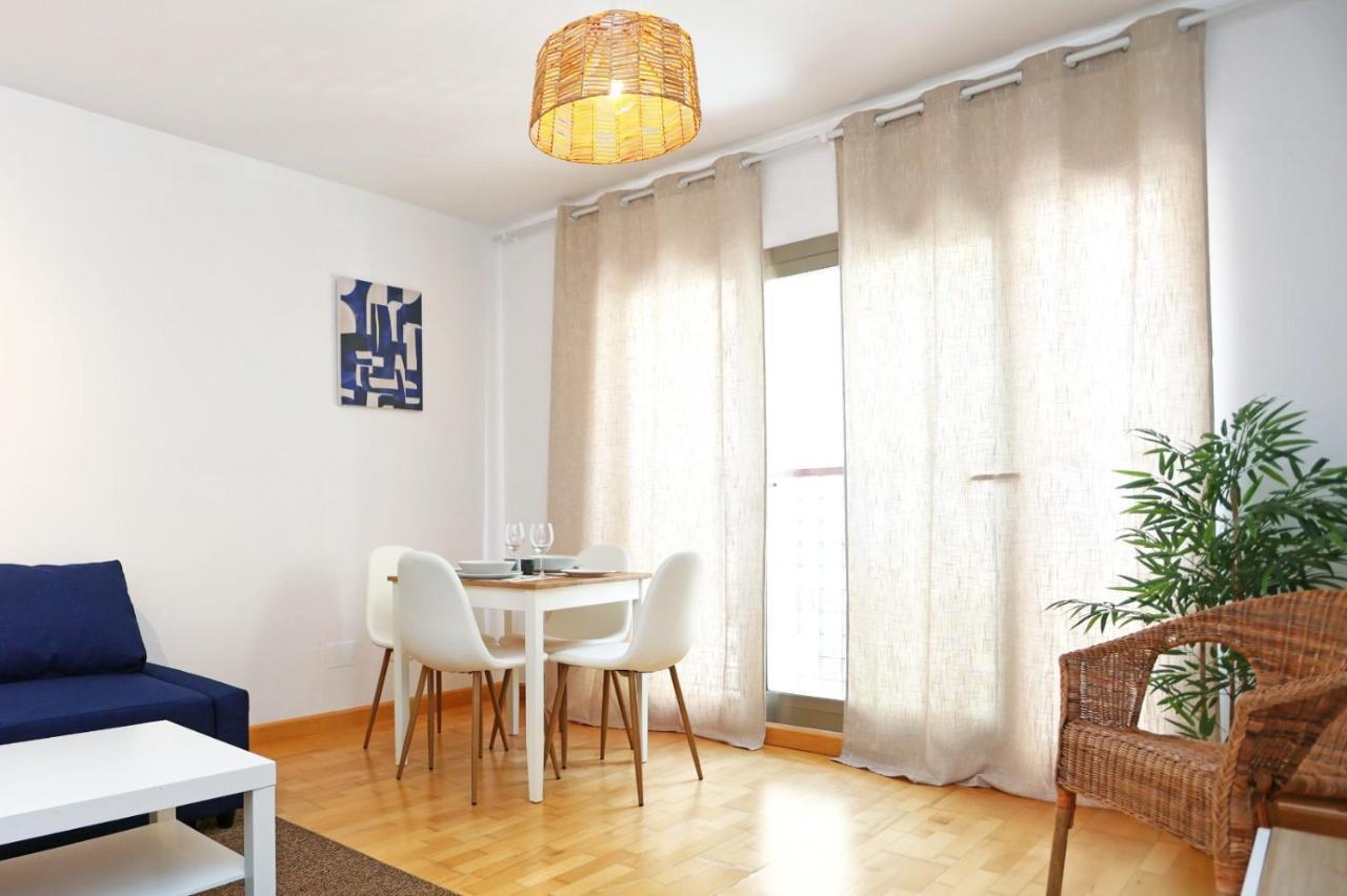 Casa Fenicia - Cosy Apartment With Free Private Parking Malaga Bagian luar foto