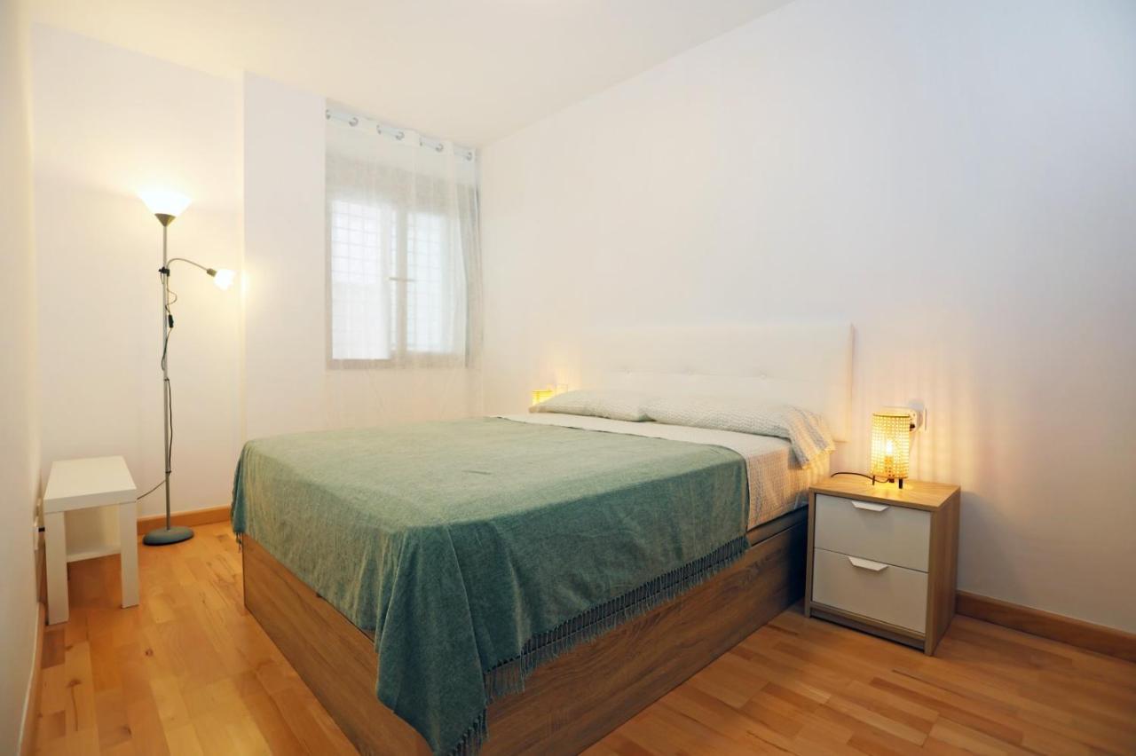 Casa Fenicia - Cosy Apartment With Free Private Parking Malaga Bagian luar foto